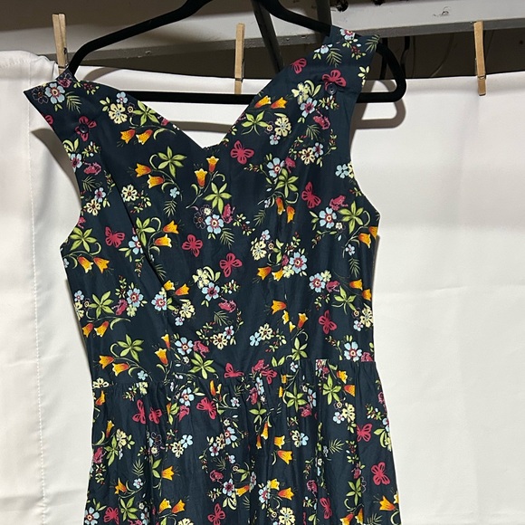 Floral Retro Style Dress - Picture 2 of 8